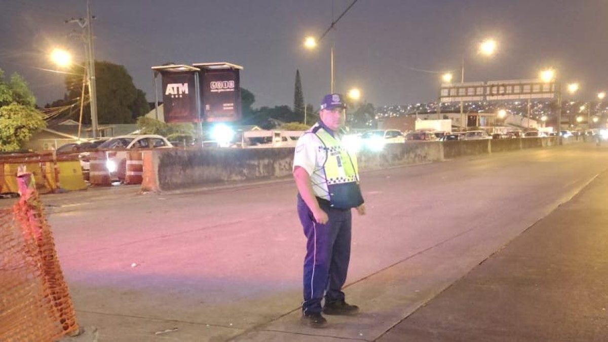 La ATM confirmó que hay agentes regulando el tránsito, pero la foto es de la zona no congestionada.