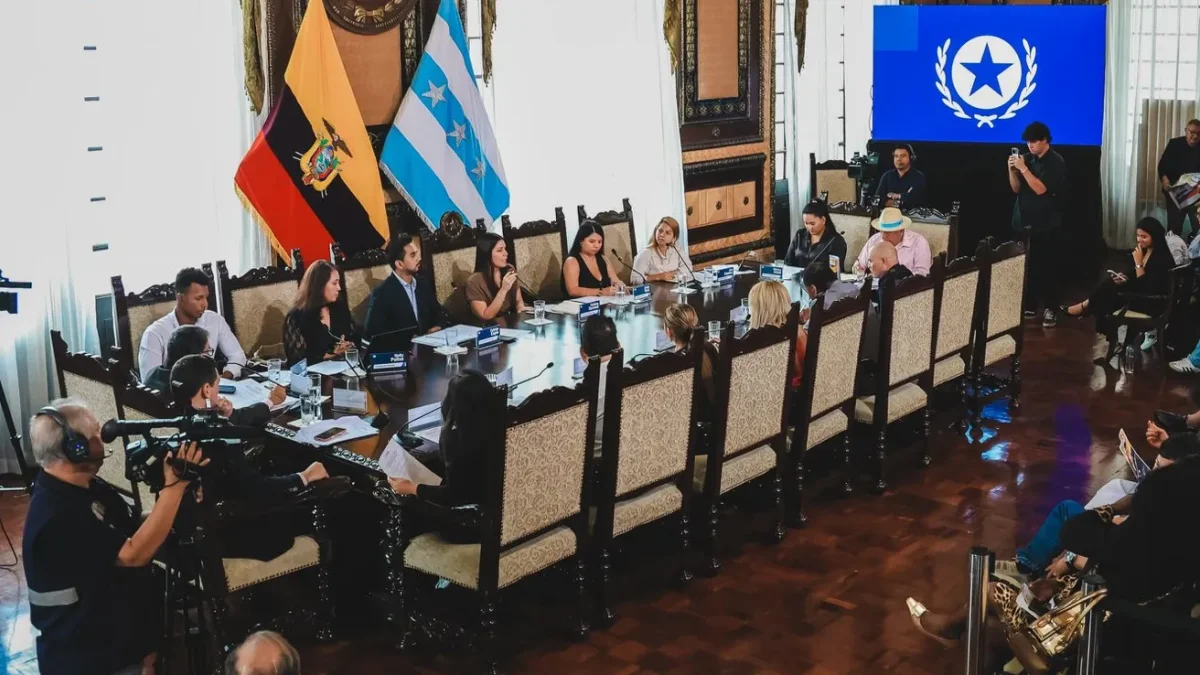 Nueve concejales firman pronunciamiento sobre el caso Porsche en Guayaquil.