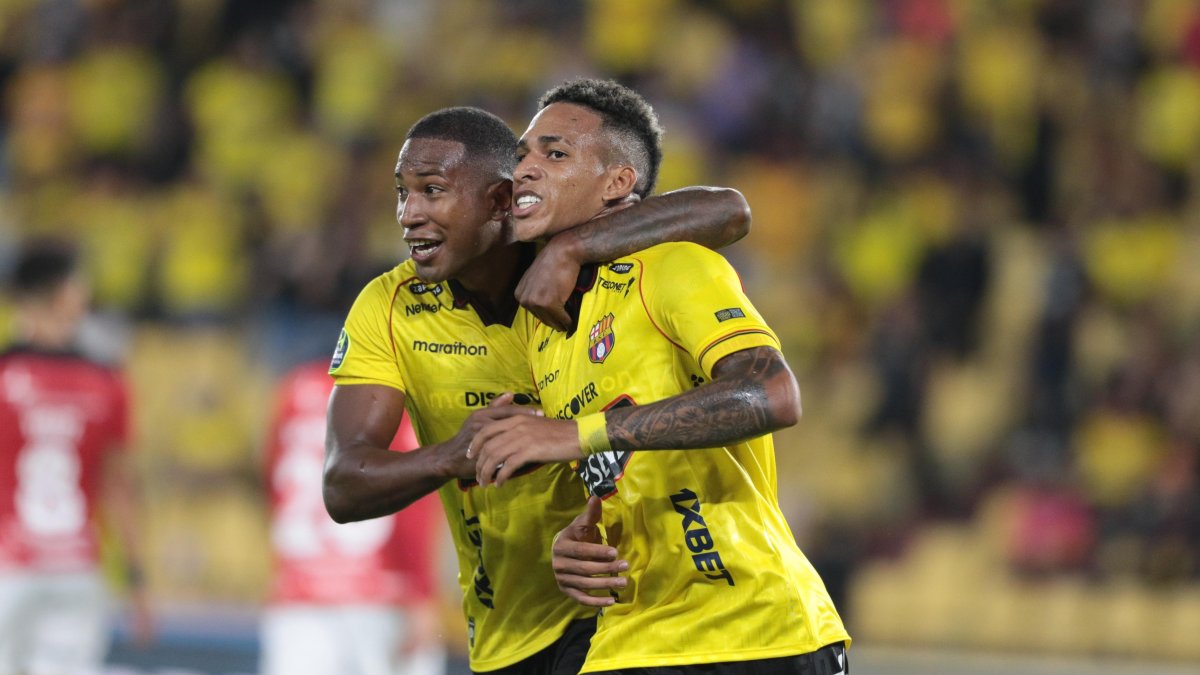 Jandry Gómez (d) anotó el prime gol de Barcelona SC en el duelo ante Leones FC.