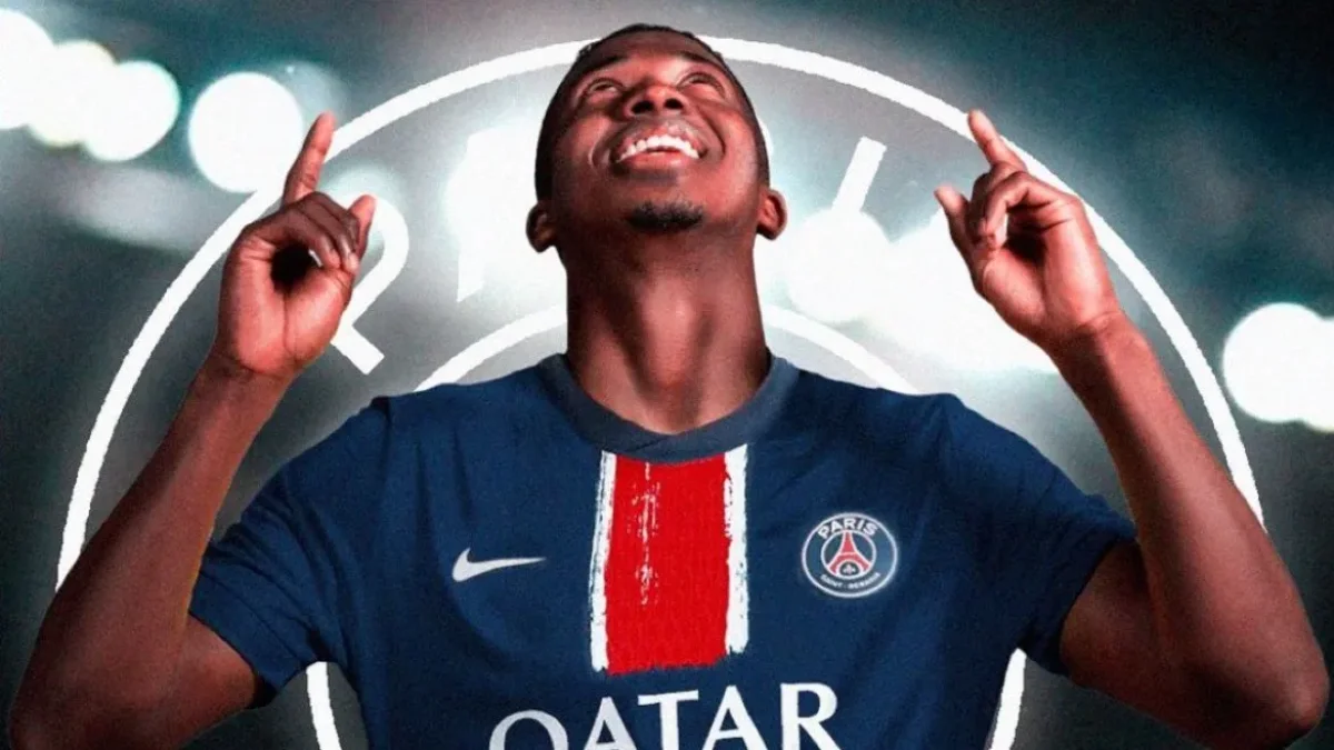 Willan Pacho jugador del PSG que juega la Champions League.
