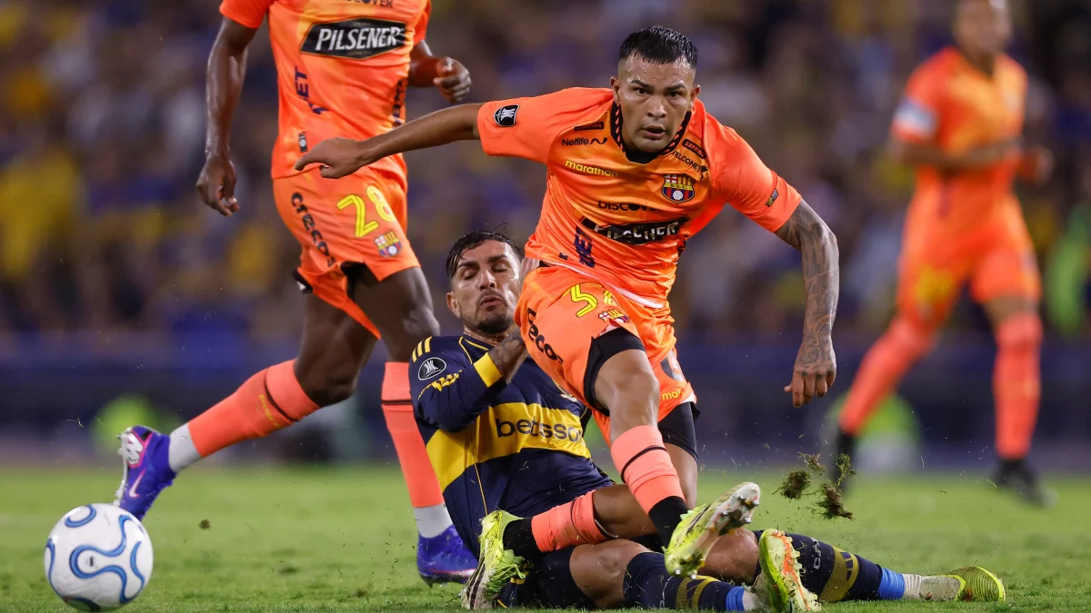 Matías Lugo tuvo problemas para contener el mediocampo del Barcelona ante Boca Juniors.