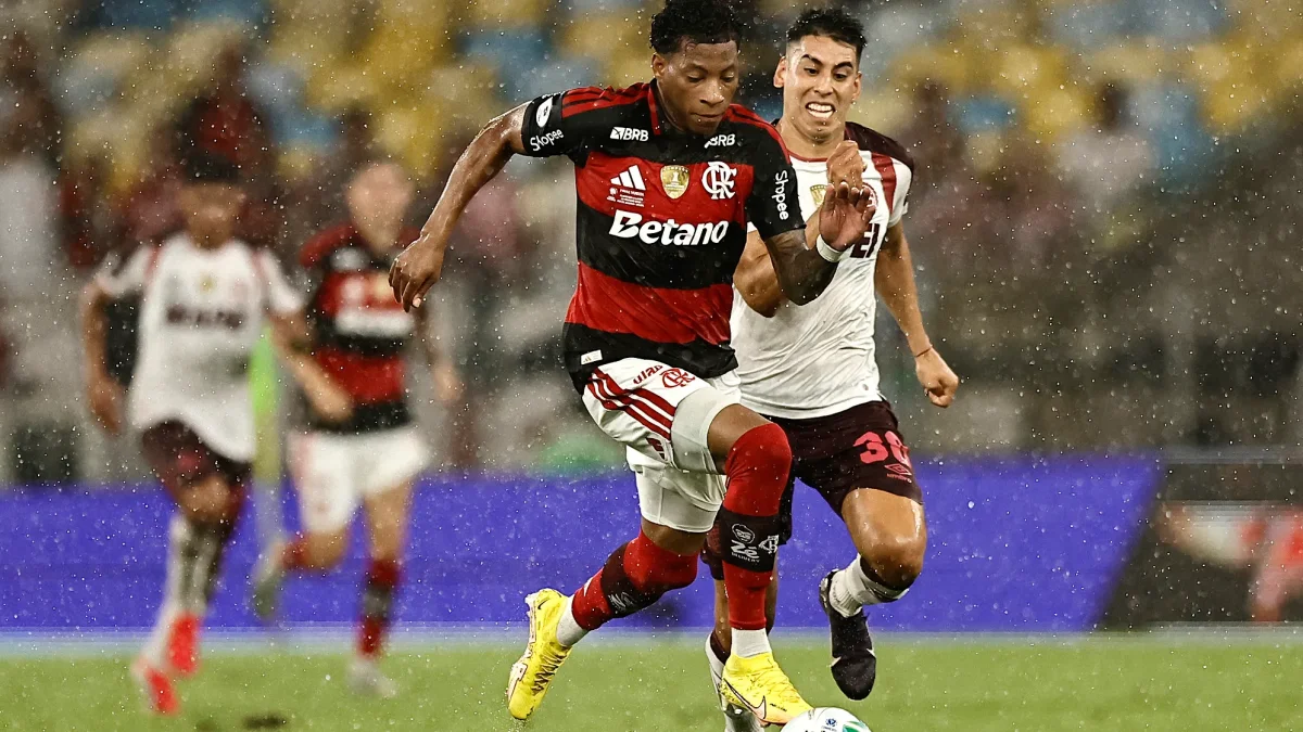 El ecuatoriano Gonzalo Plata se alista para ser titular en Flamengo.