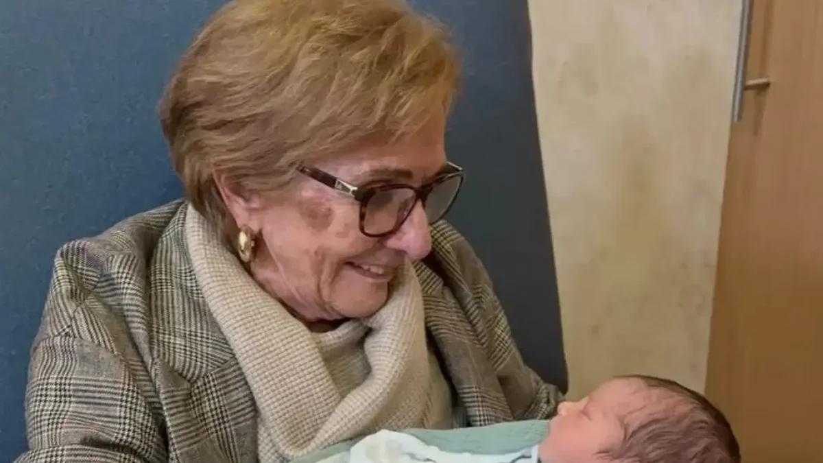 Karina Duprez junto a su bisnieto Lorenzo