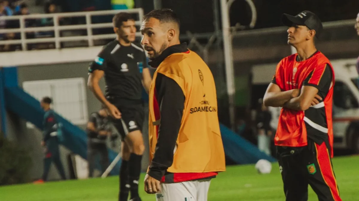 Lucas Mancinelli que maneja el medio campo del Deportivo Cuenca.