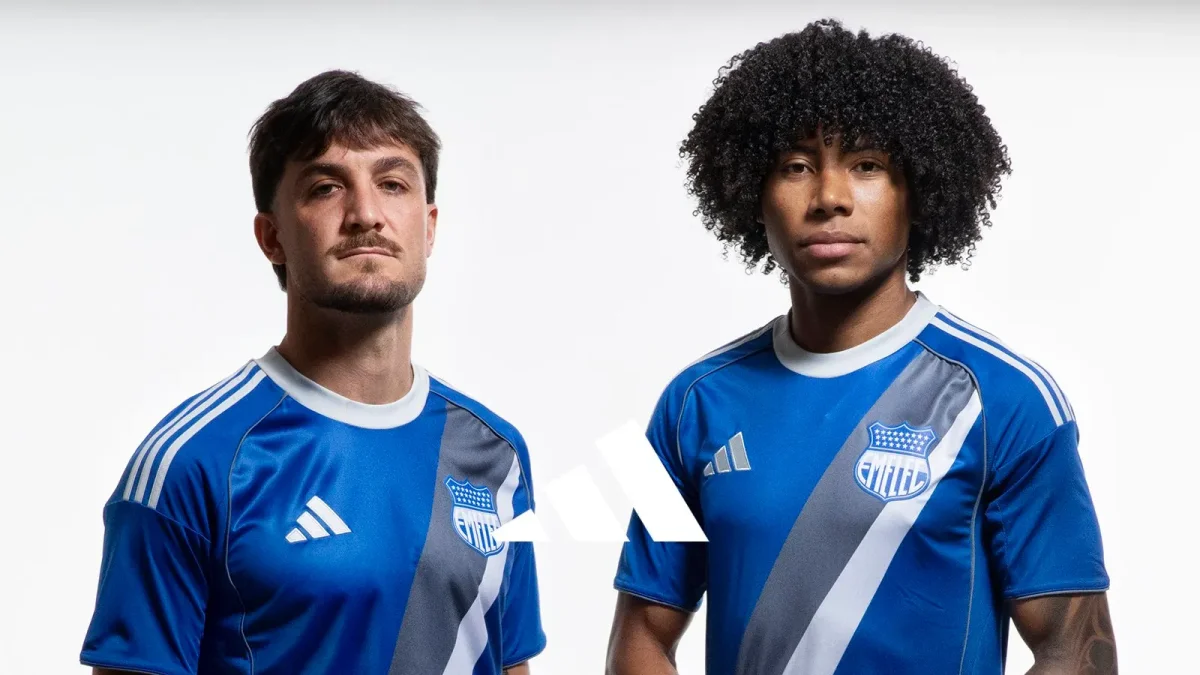 La nueva camiseta del Emelec 2026 lista para ser estrenada.