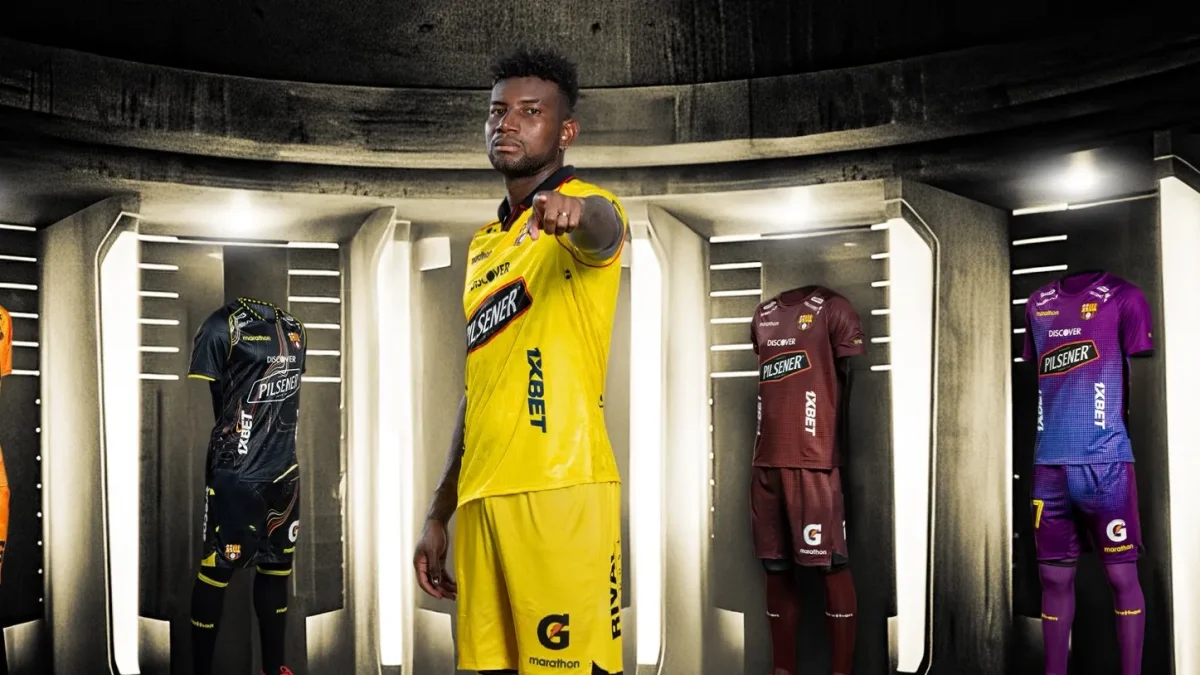 Brian Carabalí defensa de Barcelona que hizo un gol ante Mushuc Runa.