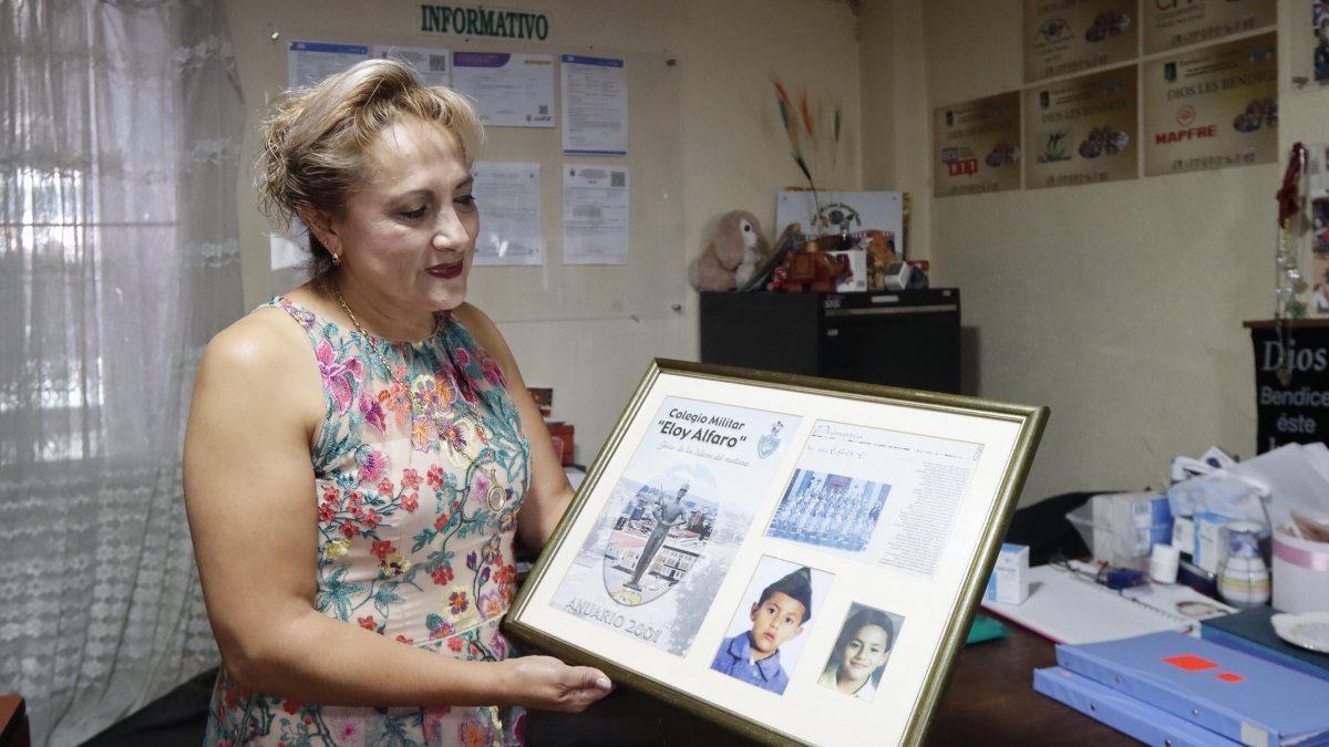 Catalina Avilés recuerda que, tras la tragedia que marcó su vida, empezó a ejercer la ayuda social dando alimentos a las familias necesitadas.