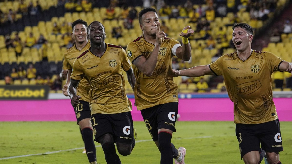 Barcelona SC salta a la cancha con la presión de no perderle pista al líder.