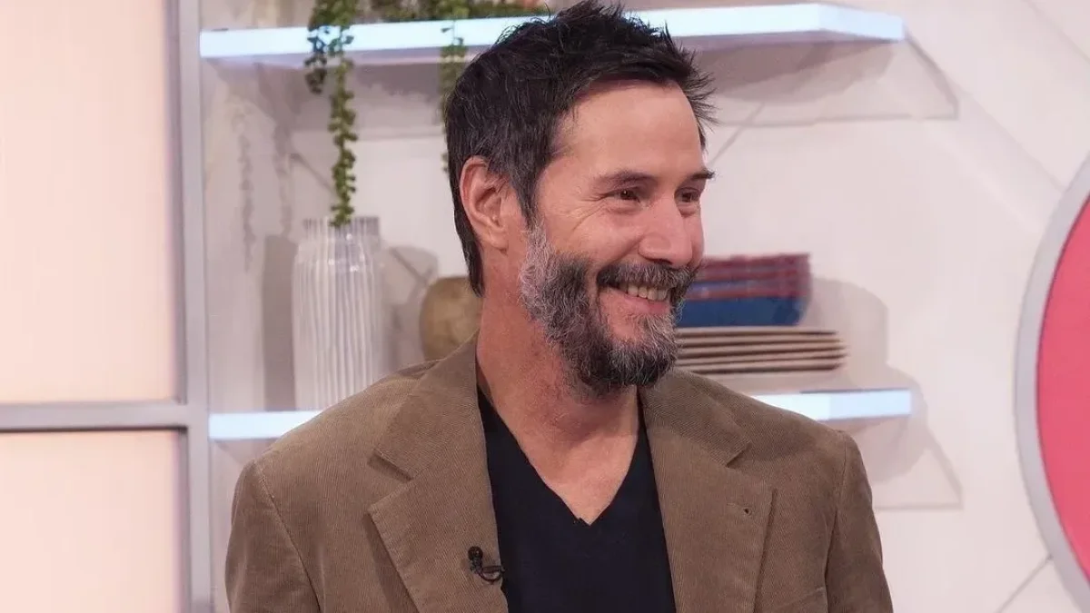 El actor y músico canadiense de 61 años, Keanu Reeves, es acogido por un público que valora su forma sencilla de vivir.