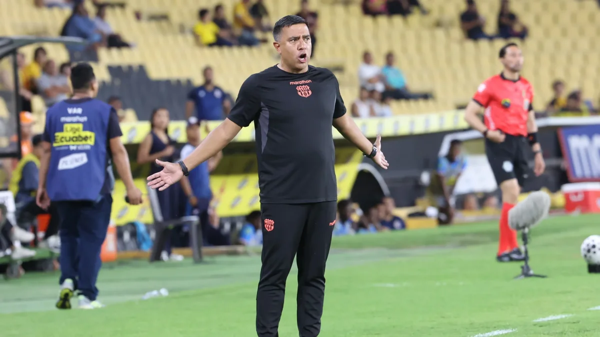 El venezolano César Farías entrenador de Barcelona SC.