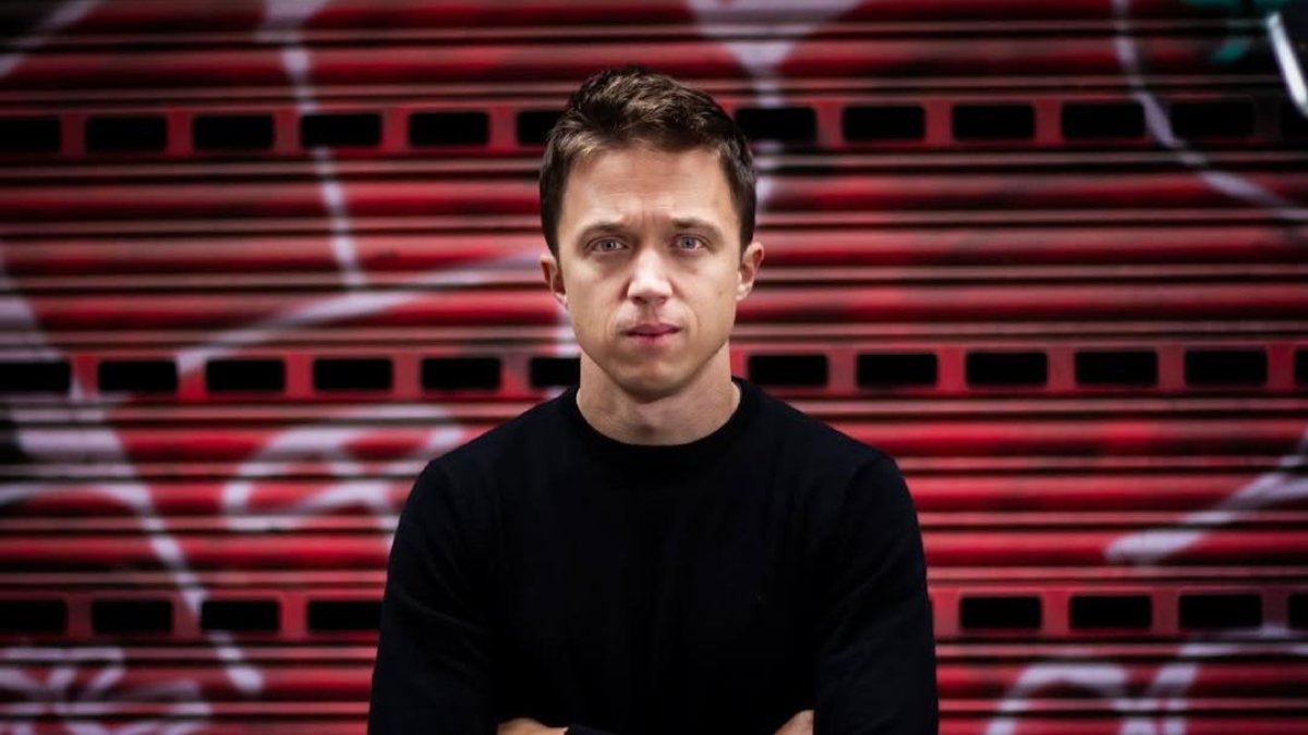 Por el escándalo en 2024, Íñigo Errejón dejó la política, frustrando una carrera en ascenso. Se ha mantenido alejado del foco público, excepto para defenderse ante la justicia.