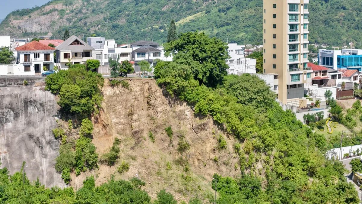 Municipio intervendrá talud por deslizamientos.