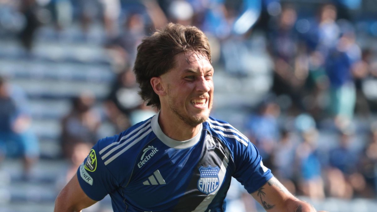 Luca Klimowicz celebra uno de sus goles ante Macará en el estadio George Capwell.