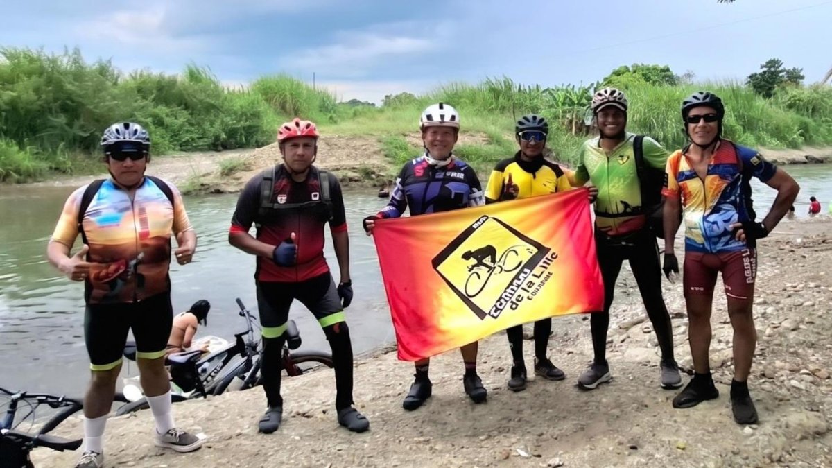 Integrantes del grupo Ciclistas de la Calle luego de recorrer Guayas y Cañar.