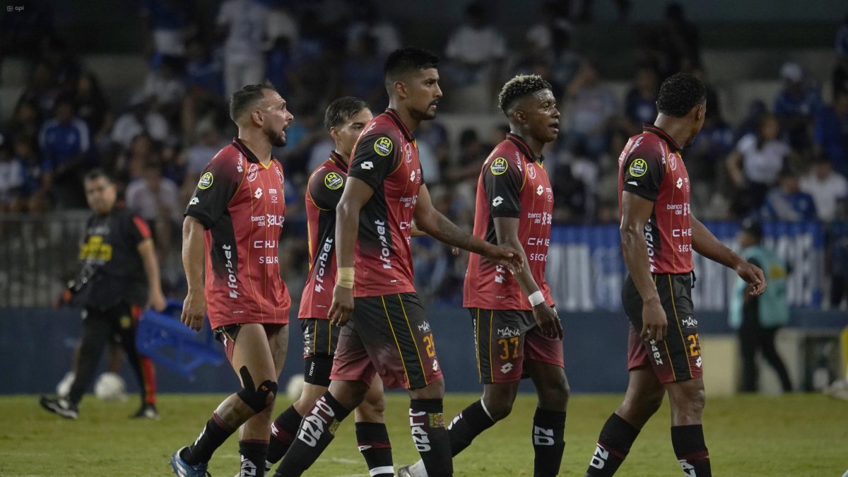 Deportivo Cuenca perdió 3-0 en su visita a Santos.