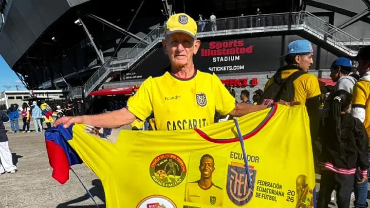Cascarita, el hincha de Ecuador, alista su espectáculo mundialista fuera de los estadios