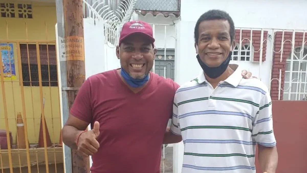 Eduardo Hurtado y una de las últimas fotos con Santos González el goleador de Aucas de los 80.