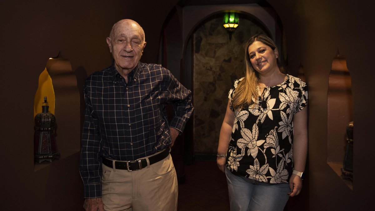 Roberto Hayek Najas, fundador del negocio, y Sandy Hayek, su hija, lideran el restaurante, que cuenta con casi tres décadas de historia.
