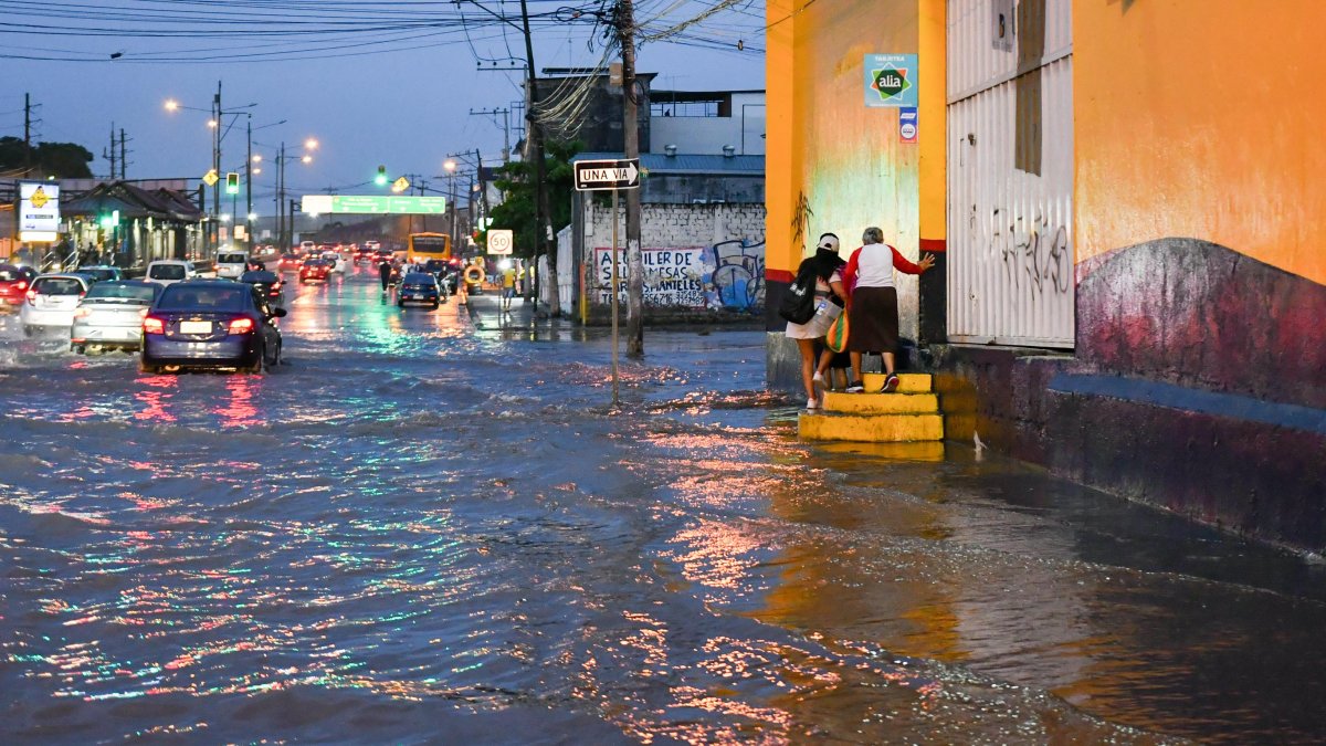 Lluvia en Guayaquil: Urdesa se inundó y hubo cortes de energ