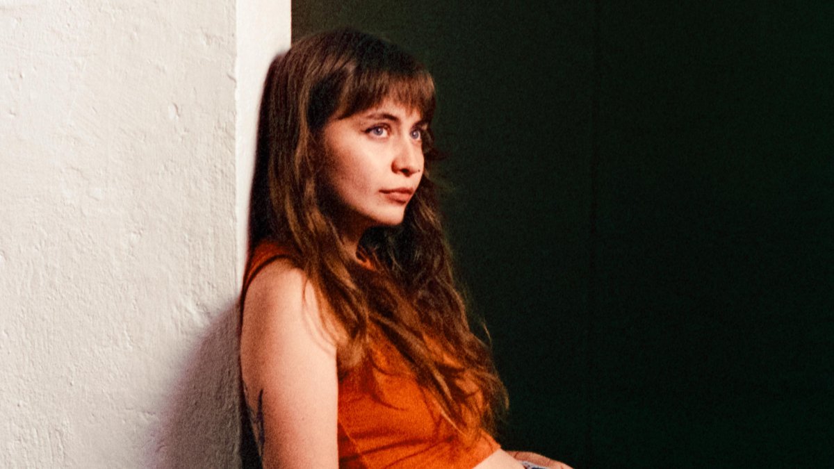 La artista anteriormente publicó el álbum Agua Dulce y el EP en vivo Desde El Helipuerto, El Rotor.
