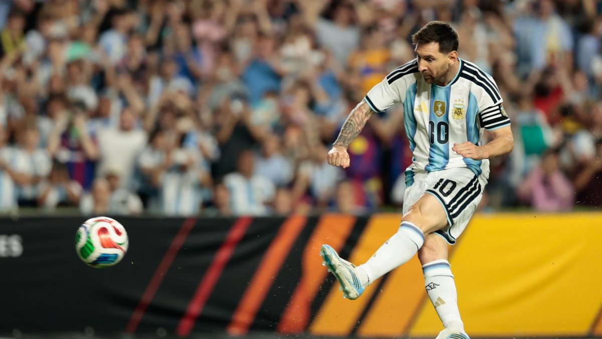 Argentina celebra: Messi regresó, anotó y quedó li