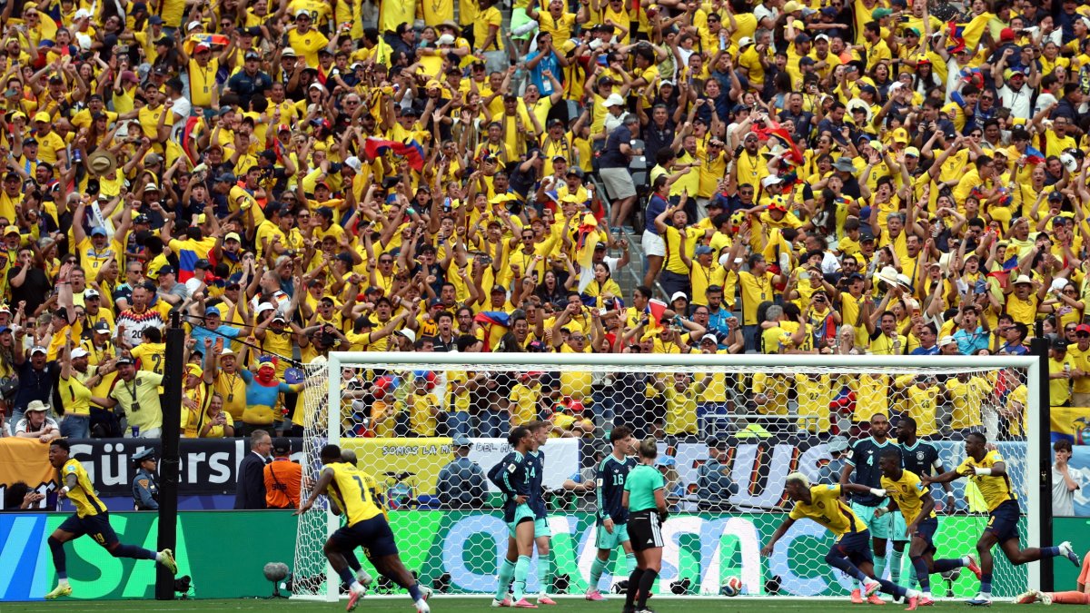 Gonzalo Plata de Ecuador celebra el segundo gol de Ecuador ante Alemania.