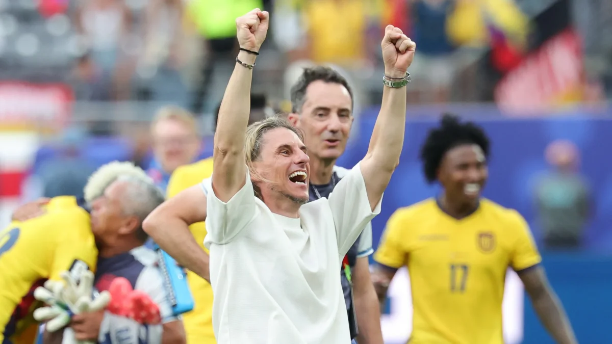 Beccacece, emocionado, agradece el apoyo de la hinchada ecuatoriana tras el triunfo