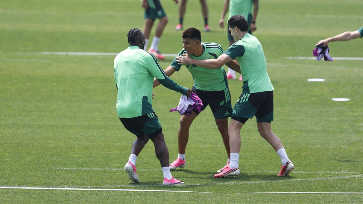 Los jugadores de la selección mexicana durante el entrenamiento.