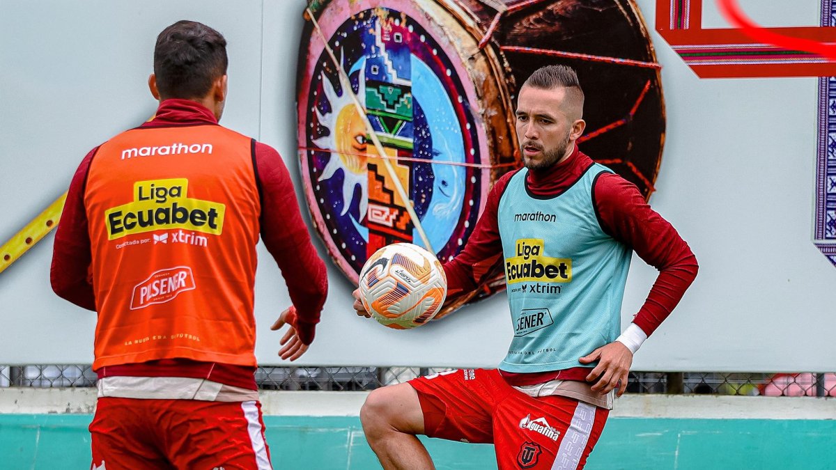 Técnico Universitario visita a Orense en el estadio 9 de Mayo.