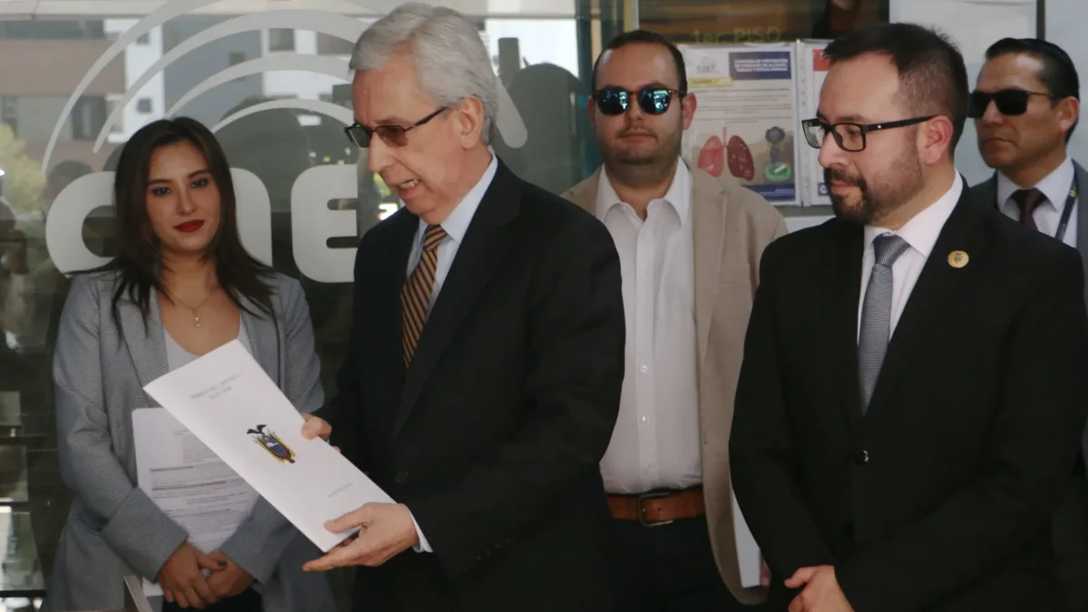 Enrique Herrería presentó ante el CNE un alegato para pedir el archivo de una nueva solicitud de revocatoria presidencial.