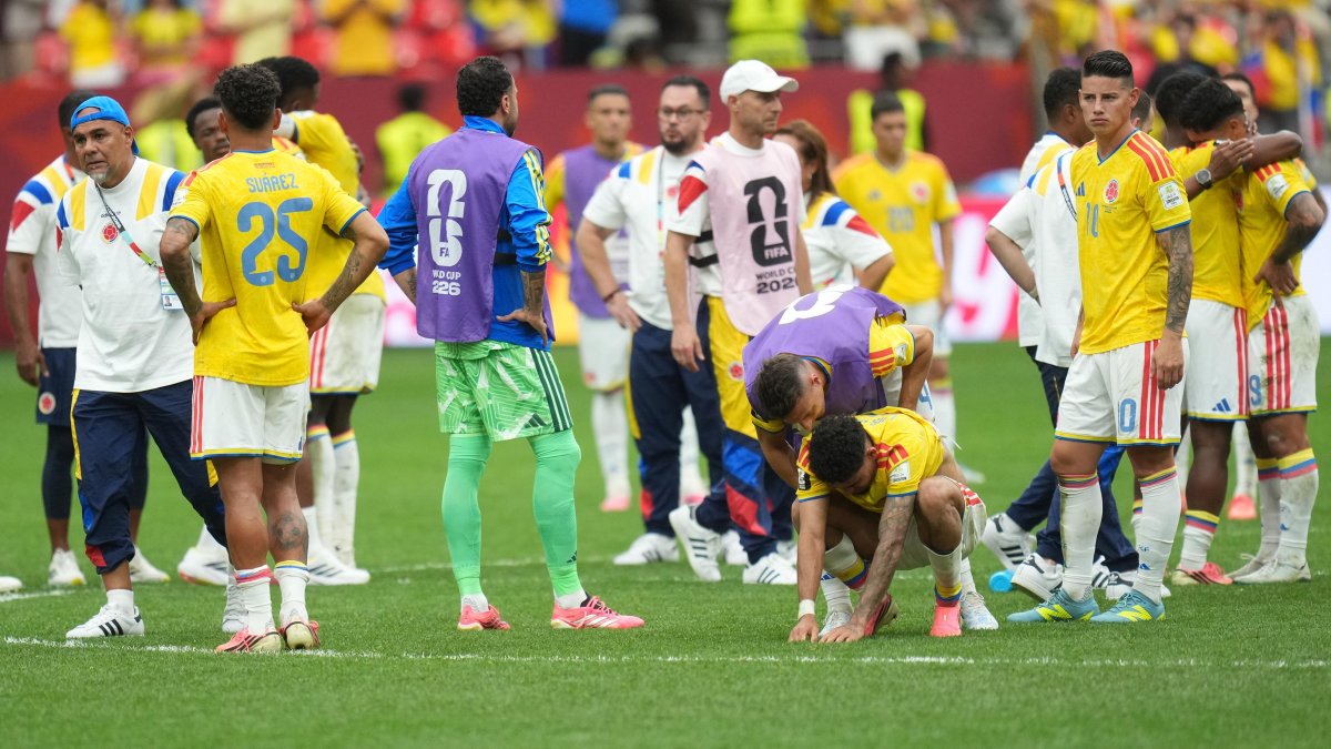 Jugadores de la selección colombiana tras la eliminación del Mundial a manos de Suiza.