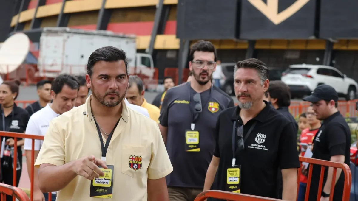 Miguel Montalvo (d) tomaría de forma definitiva la presidencia de Antonio Álvarez (i) en Barcelona SC.