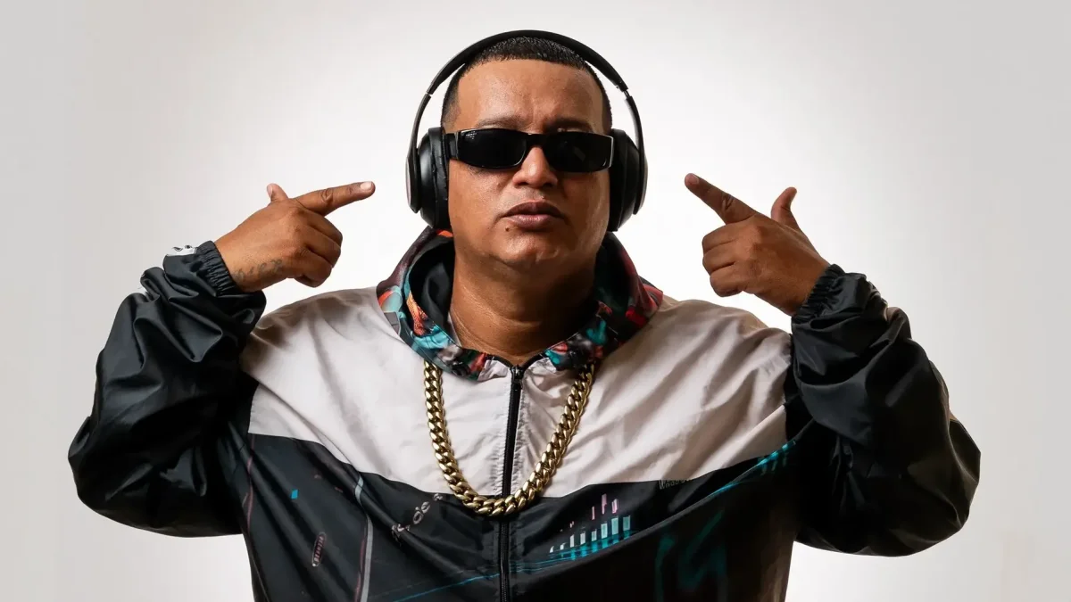 Actualmente, el artista se desempeña como DJ oficial del cantante ecuatoriano Waldokinc El Troyano.