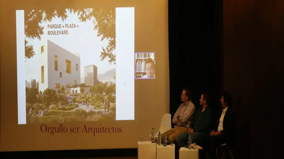 El arquitecto español Arturo Campo Baeza y los ecuatorianos Mateo Granja y Kenny Espinoza presentaron los pormenores del diseño en el Colegio de Arquitectos de Pichincha.