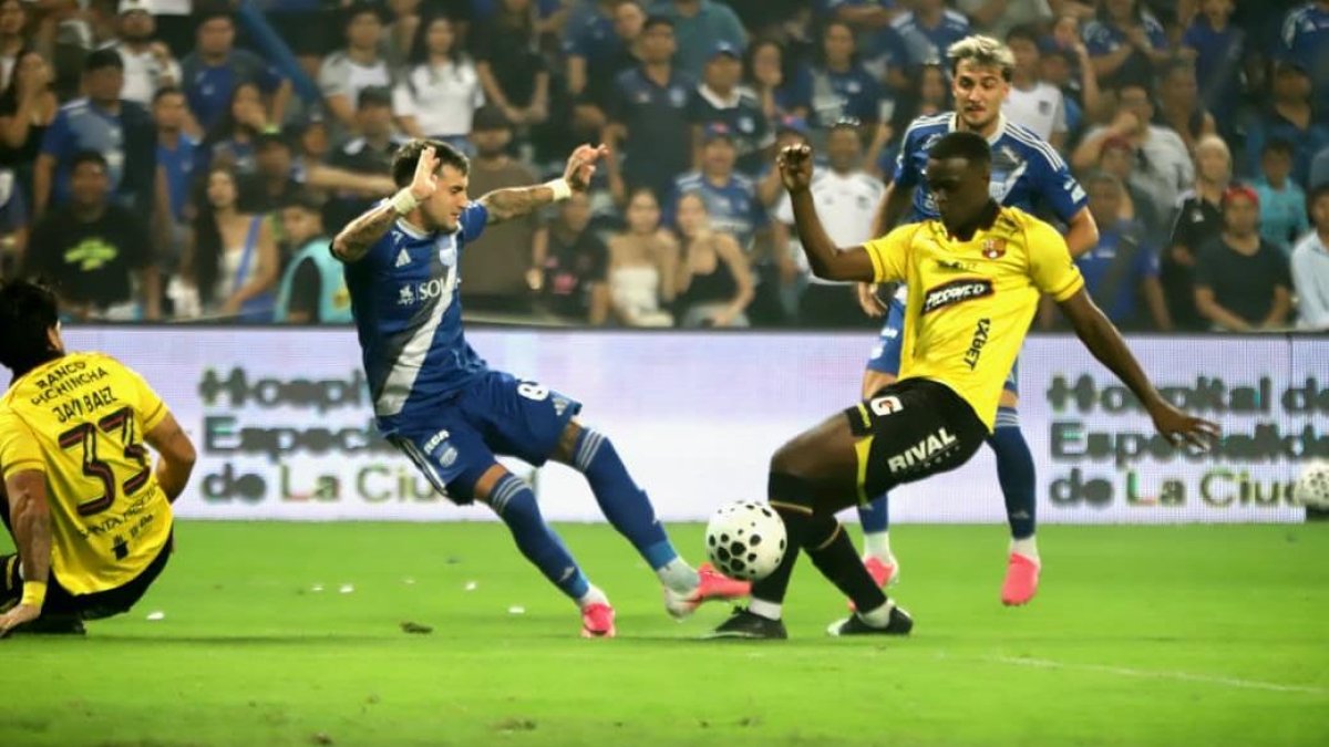 Emelec y Barcelona empataron 0-0 en el Clásico del Astillero.