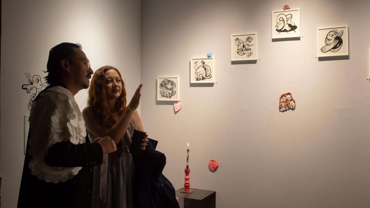 Tapia ha participado en exposiciones individuales y colectivas en Ecuador, México y España.