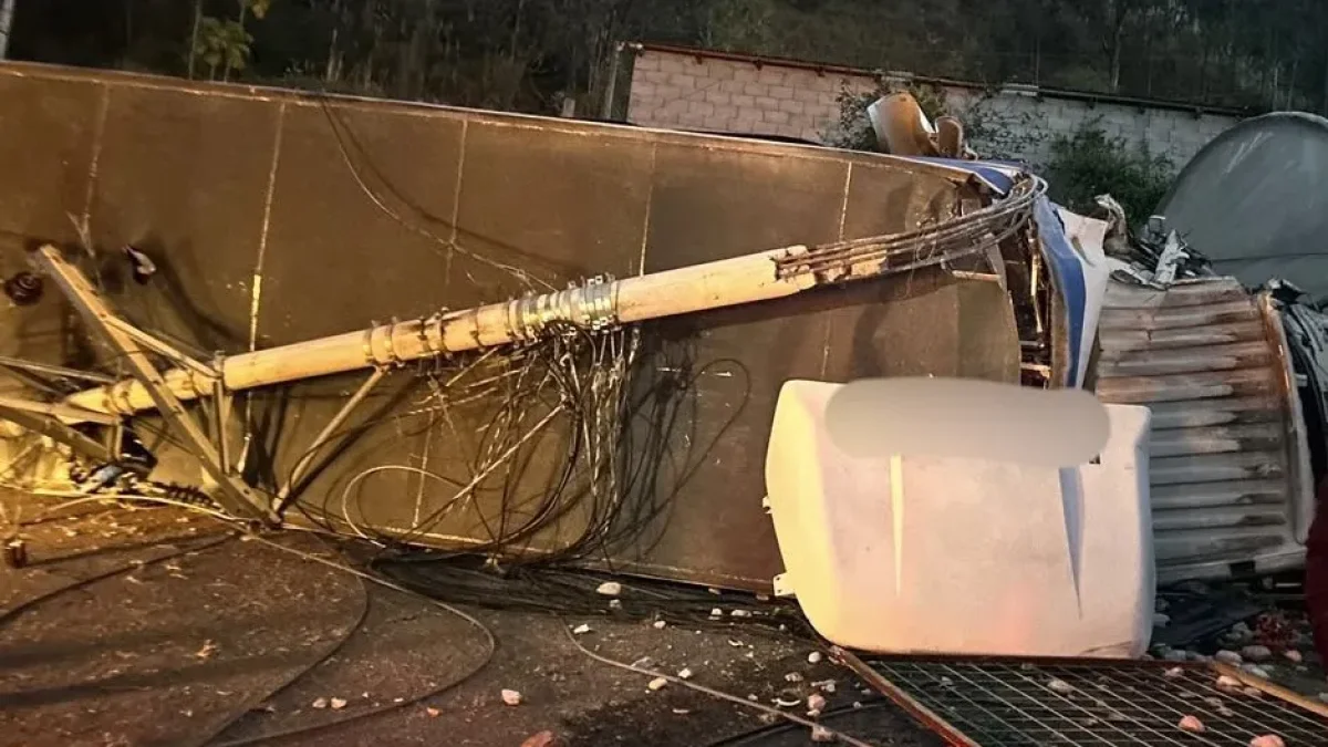 El siniestro de tránsito ocurrió en el sector de Las Bromelias, vía a Nayón, en el norte de Quito.