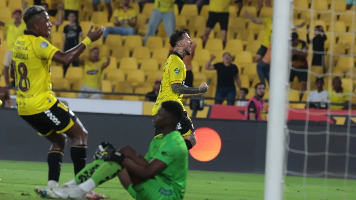 Darío Benedetto celebró el gol del empate de Barcelona SC ante Guayaquil City.