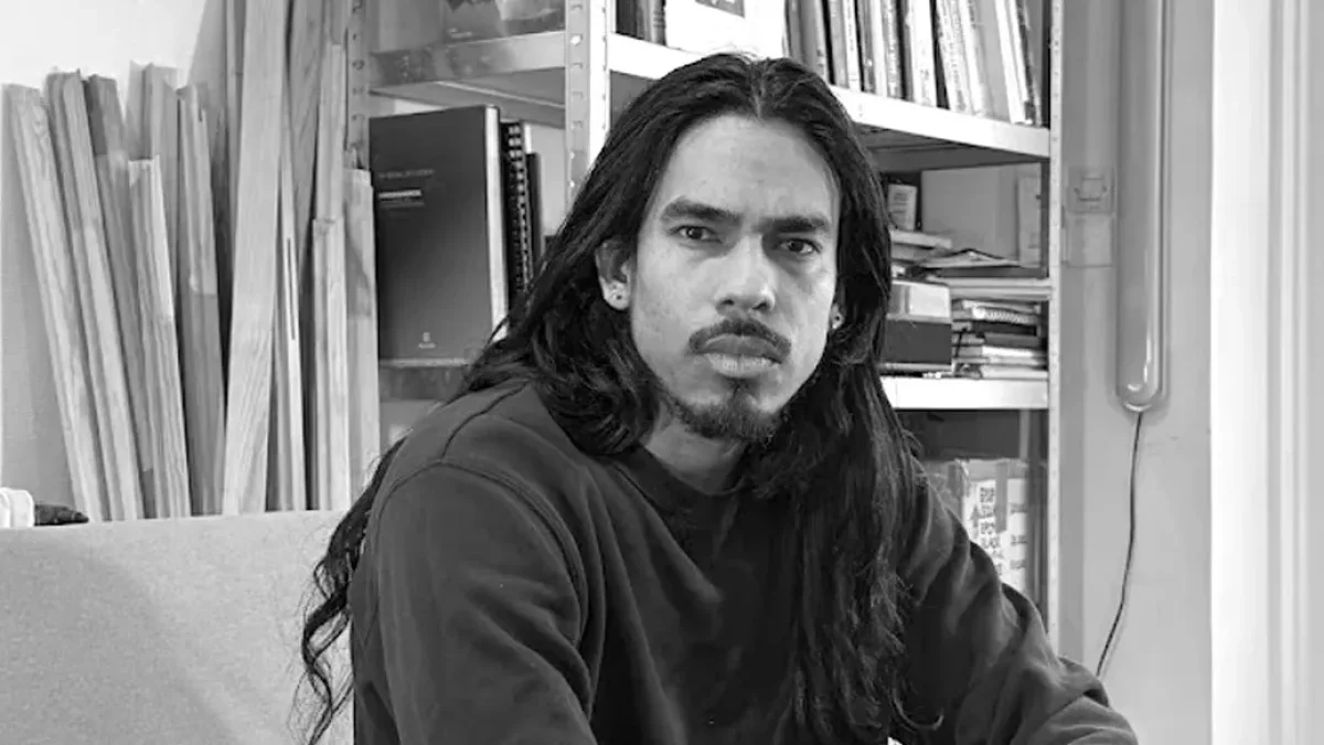 Luis Chenche ha desarrollado su práctica artística a partir de la investigación de los espacios urbanos no oficiales .