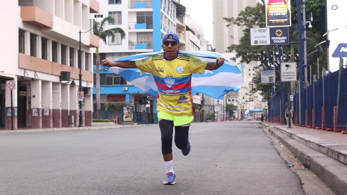 Caicedo hizo los 10 k desde Malecón y Olmedo, punto de partida emblemática la prueba.