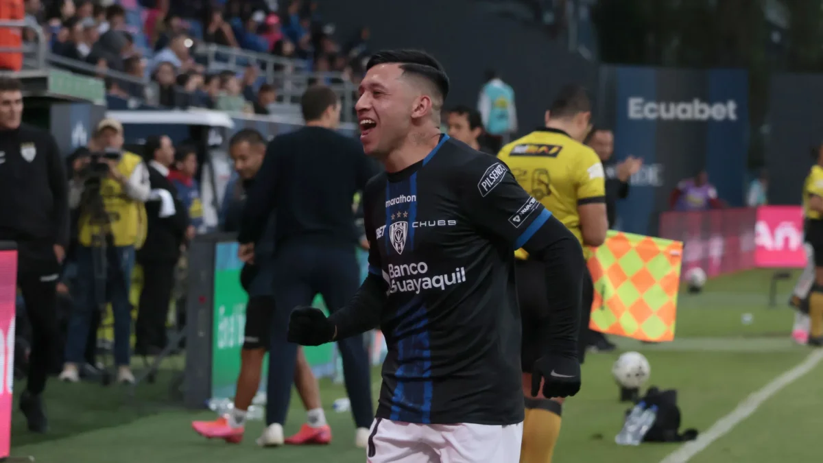 Matías Perelló festeja su gol en la goleada 3-0 ante Independiente del Valle.