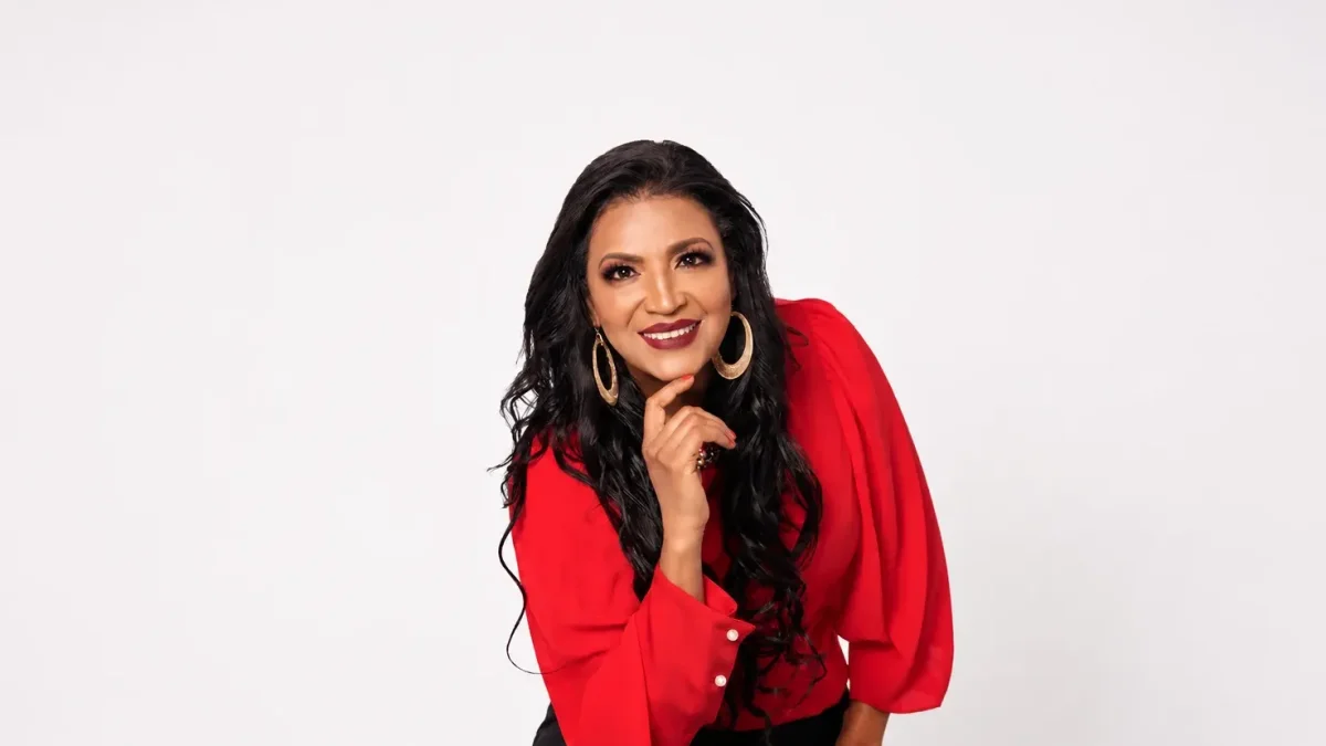 Mimí Ibarra ha decidido celebrar sus 30 años en la música con un nuevo álbum de salsa, que incluirá sus grandes éxitos.