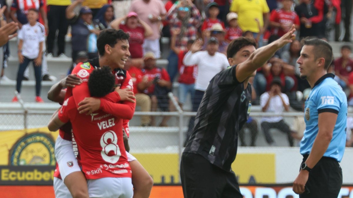 Leones FC visita a Delfín en la fecha 22 de la LigaPro 2026.