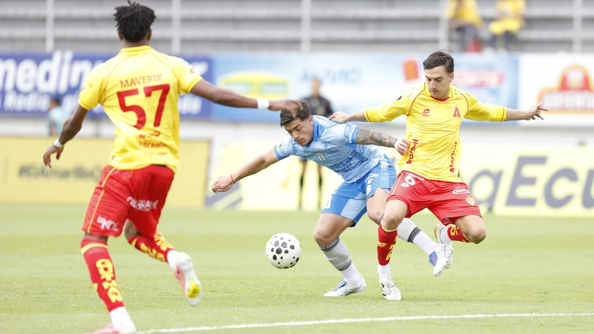 Macará humilló 4-1 al Aucas en su casa.