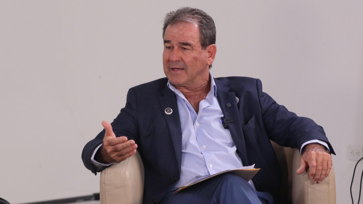 Figura. Bohrer dialoga con EXPRESO.
