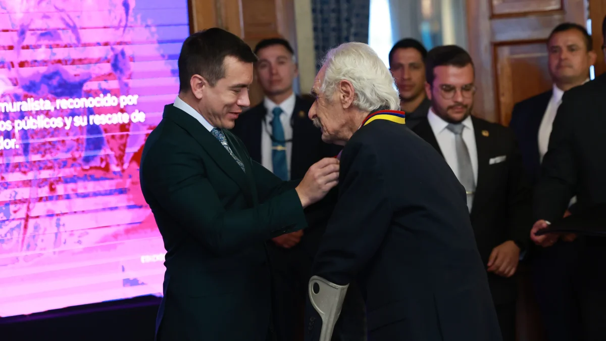 El premio en Cultura y Arte fue otorgado a Paúl Palacio Collmann, artista plástico, escultor y muralista de 84 años.