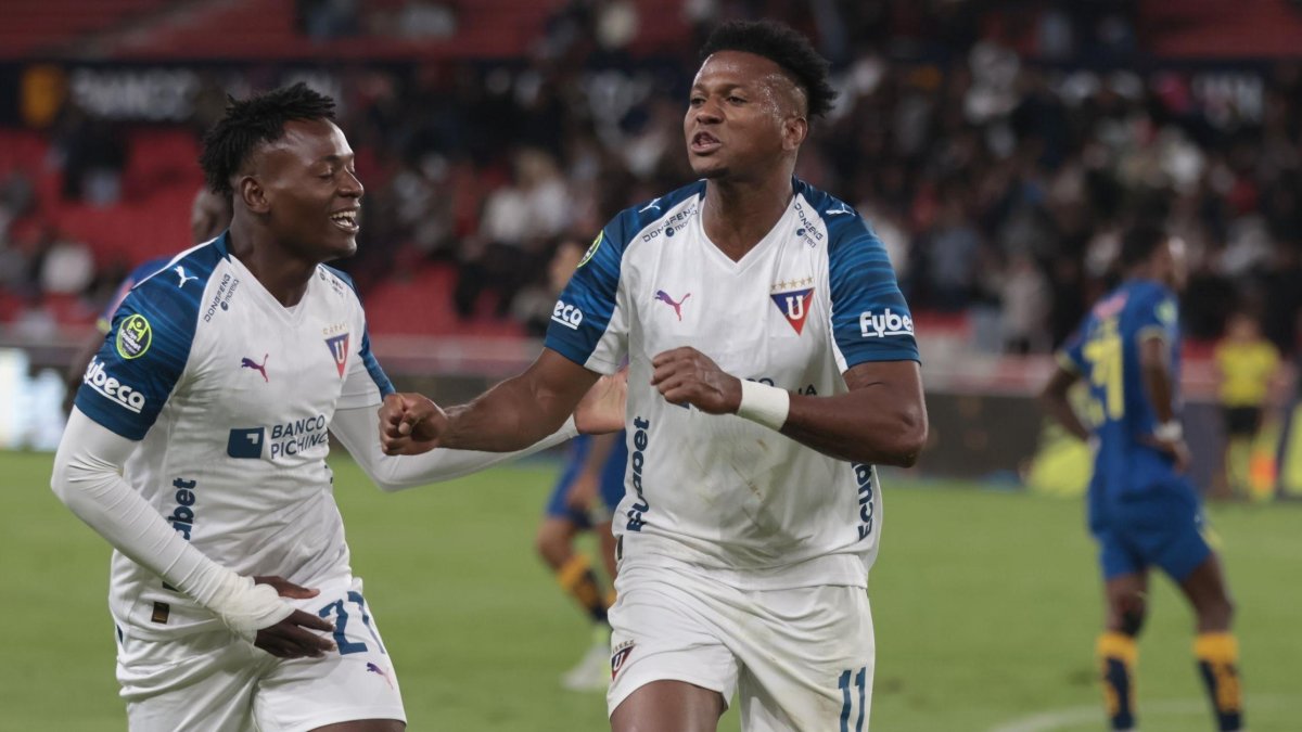 Michael Estrada (d), una de las actuales armas que tiene Liga de Quito en el equipo para eventos internacionales.