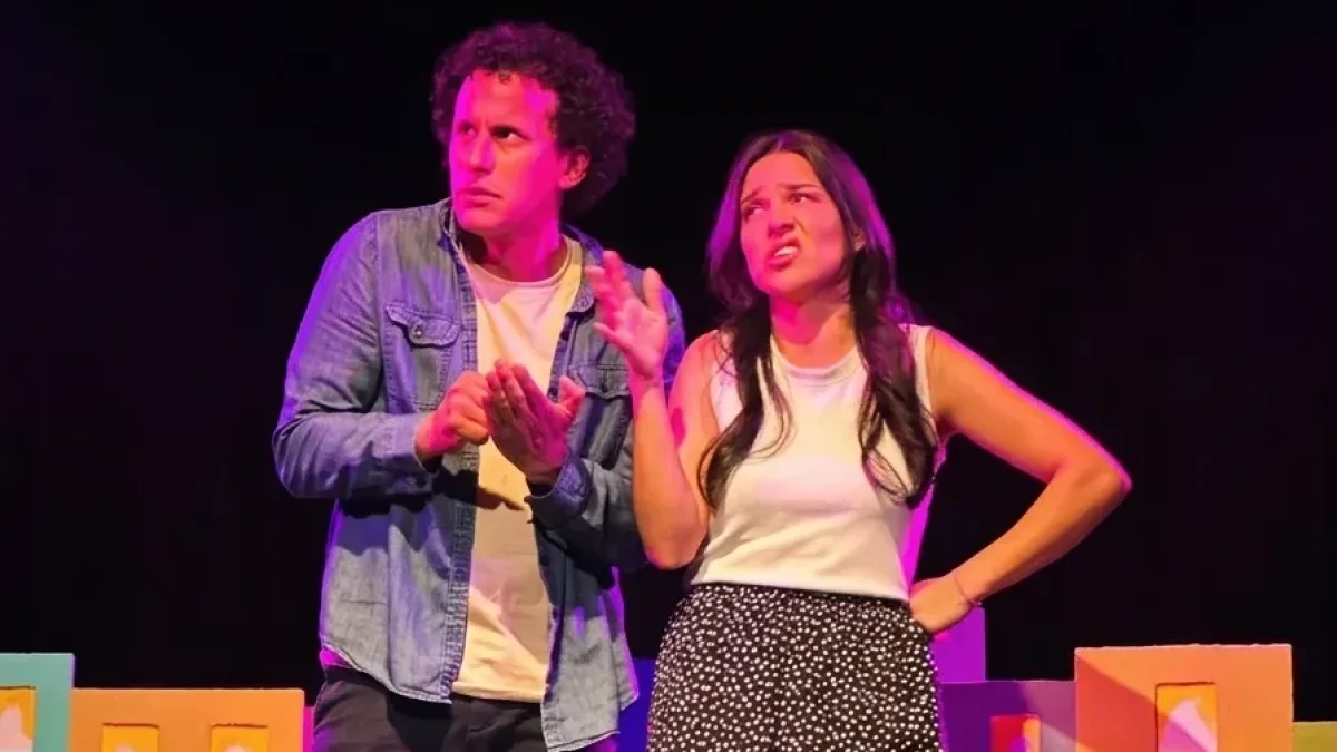 La comedia teatral es interpretada por los actores Lider Medranda & Sole Bustamante.