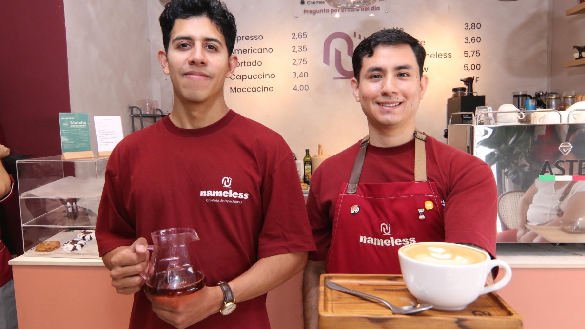 David Guerra junto a su socio Andrés Peña en el local de Nameless, café de especialidades, en la vía a Samborondón.