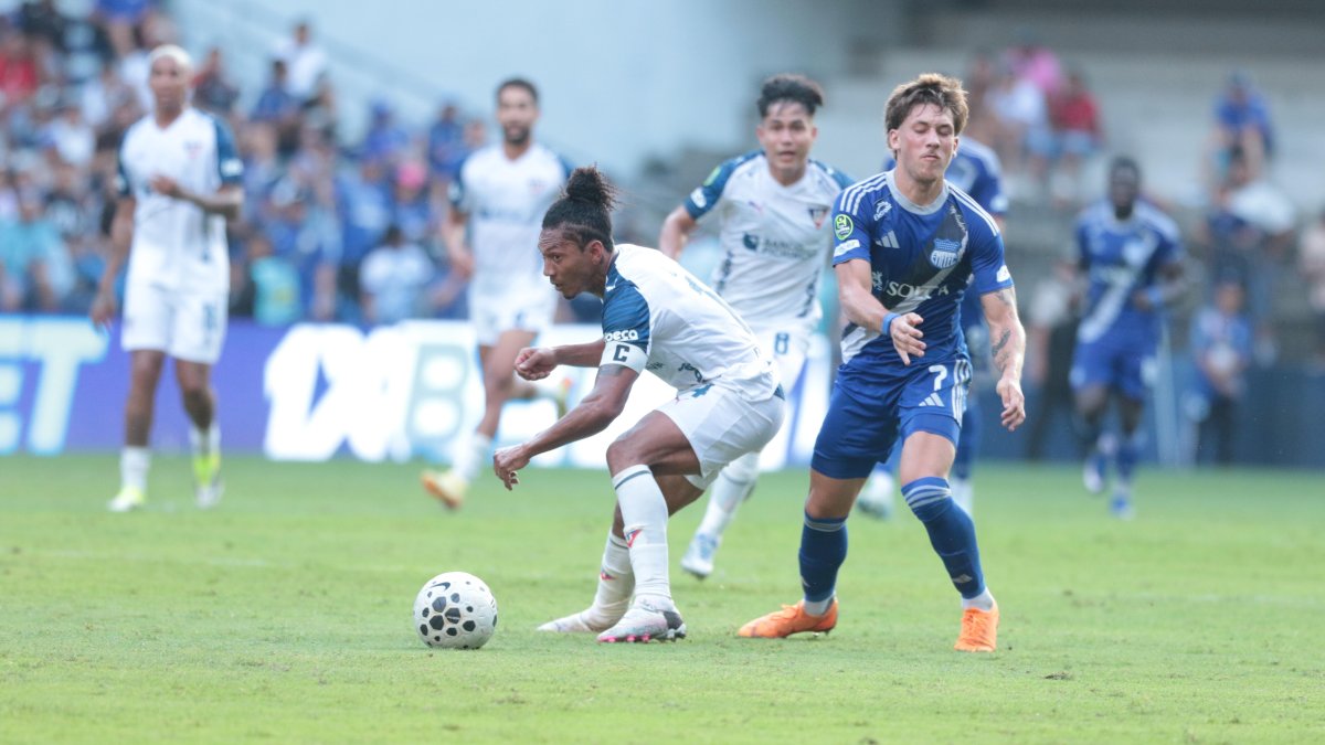 En el último enfrentamiento entre ambos en LigaPro, el 25 de abril de 2026, Emelec dio la sorpresa y derrotó a Liga de Quito 1-0 en el estadio George Capwell.